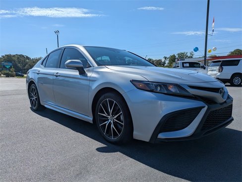 Used 2024 Toyota Camry SE image 2