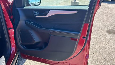 Used 2022 Ford Escape SE w/ SE Sport Appearance Package image 10