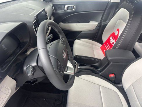 New 2025 Hyundai Venue SEL image 15