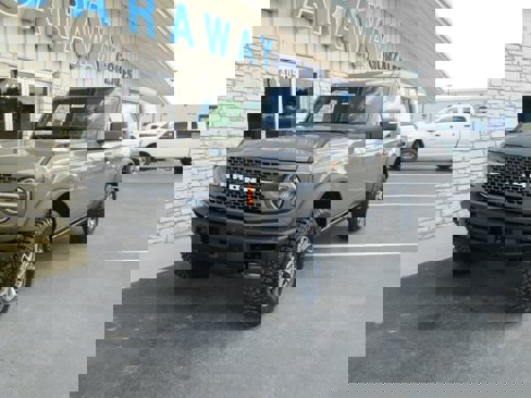 New 2025 Ford Bronco Badlands image 1
