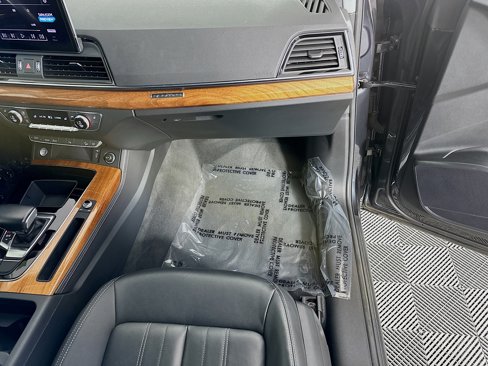 Used 2021 Audi Q5 Premium Plus w/ Premium Plus Package image 32