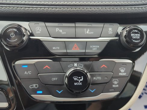 Used 2023 Chrysler Pacifica Limited image 23