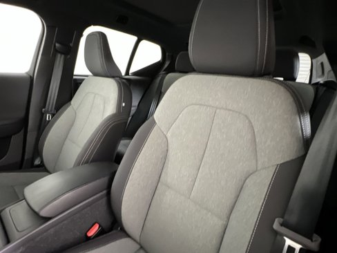 Certified 2025 Volvo XC40 B5 Core image 14