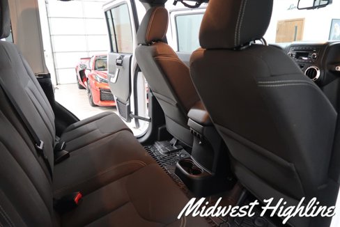 Used 2017 Jeep Wrangler Unlimited Sahara w/ Connectivity Group image 40
