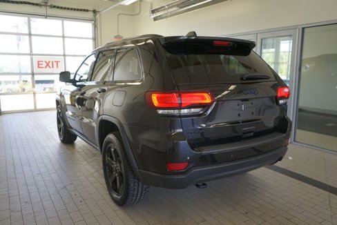 Used 2019 Jeep Grand Cherokee Laredo image 11