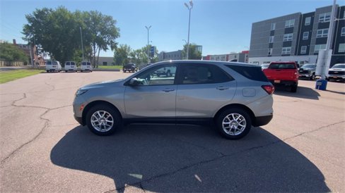 Used 2023 Chevrolet Equinox LS w/ LS Convenience Package image 5