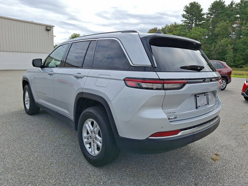 Used 2023 Jeep Grand Cherokee Laredo image 7