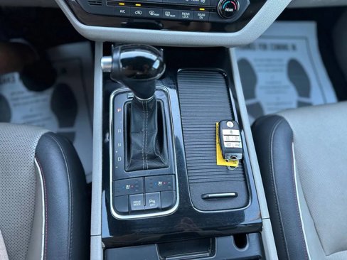 Used 2015 Kia Sedona SX image 49