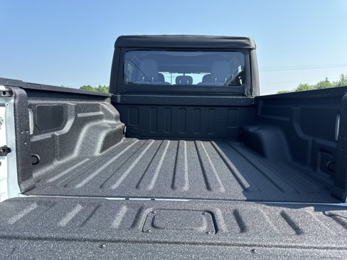 New 2025 Jeep Gladiator Sport image 11