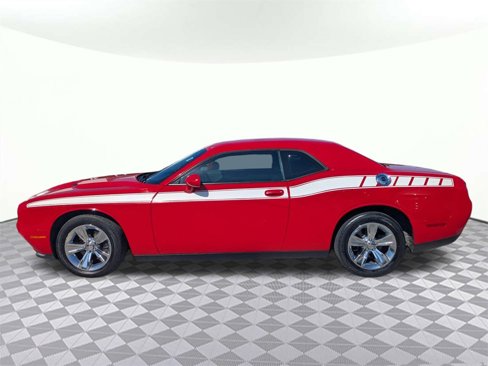 Used 2016 Dodge Challenger SXT image 6