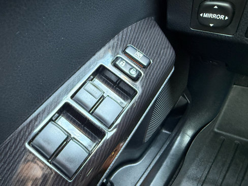 Used 2017 Toyota RAV4 SE image 32