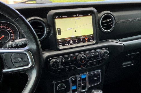 Used 2018 Jeep Wrangler Unlimited Sahara image 6