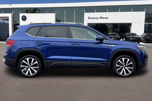 Used 2024 Volkswagen Taos SE image 3