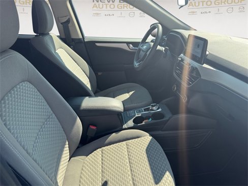 Used 2020 Ford Escape SE image 15