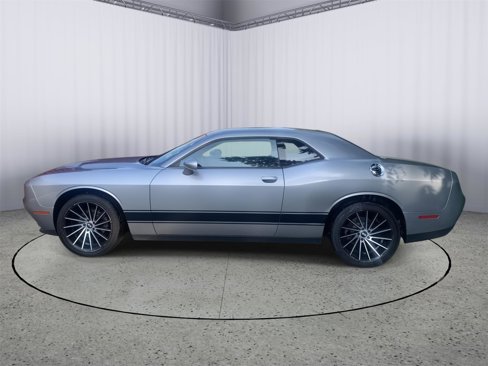Used 2016 Dodge Challenger SXT image 10