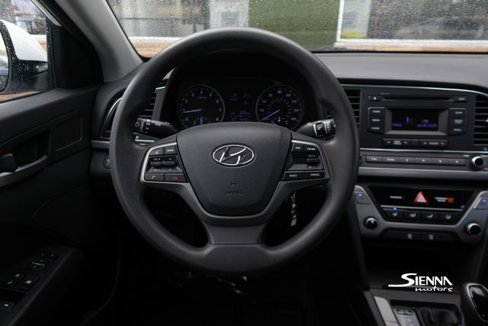 Used 2018 Hyundai Elantra SE image 17