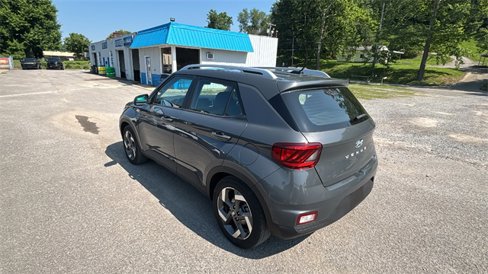 Used 2024 Hyundai Venue SEL image 6