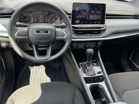 Used 2024 Jeep Compass Sport image 6