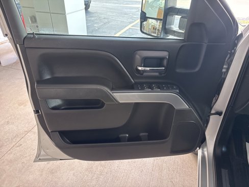 Used 2018 Chevrolet Silverado 1500 LT w/ LPO, Black Pack image 8