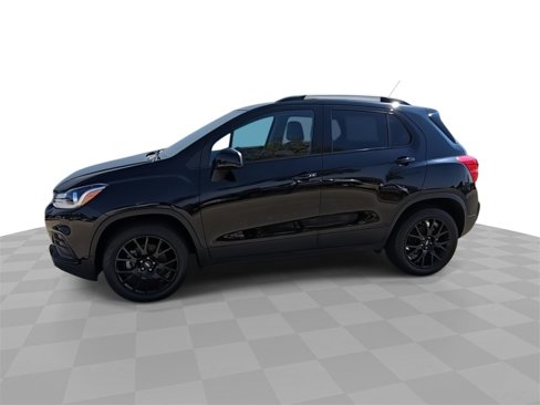 Certified 2022 Chevrolet Trax LT w/ Midnight Edition image 4