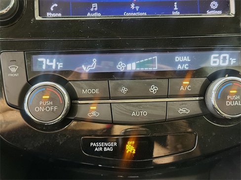 Used 2019 Nissan Rogue SV image 15