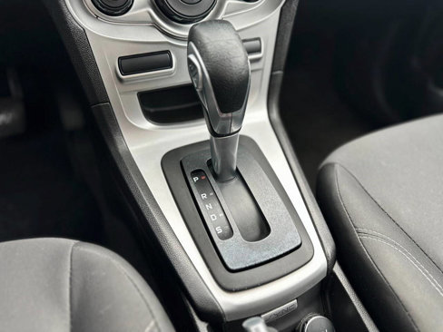 Used 2015 Ford Fiesta SE image 16