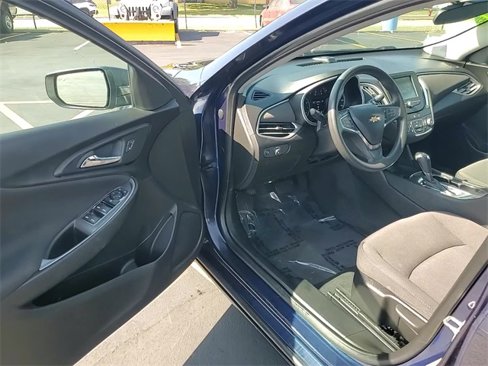 Used 2018 Chevrolet Malibu LS image 9