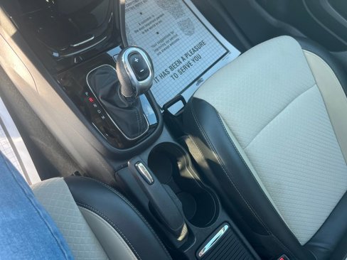 Used 2021 Buick Encore Preferred w/ Safety Package image 17