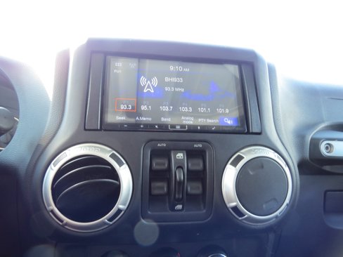 Used 2016 Jeep Wrangler Unlimited Sahara image 22