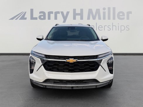 Used 2024 Chevrolet Trax LT w/ Driver Confidence Package image 8