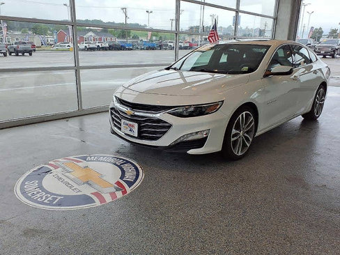 Used 2022 Chevrolet Malibu LT image 3