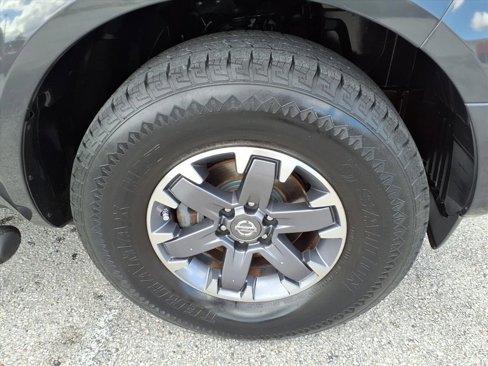 Used 2015 Nissan Frontier Desert Runner image 9