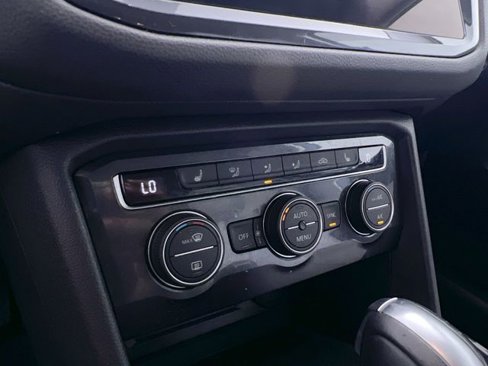 Used 2021 Volkswagen Tiguan SE image 19
