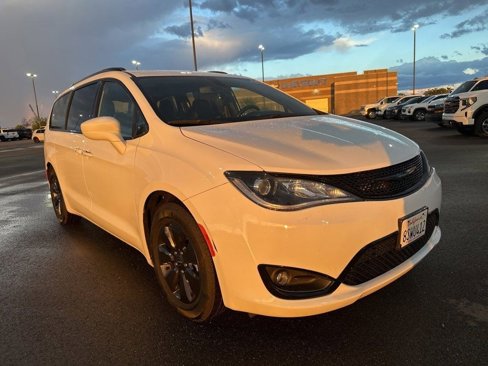 Used 2020 Chrysler Pacifica Touring-L w/ S Appearance Package image 8