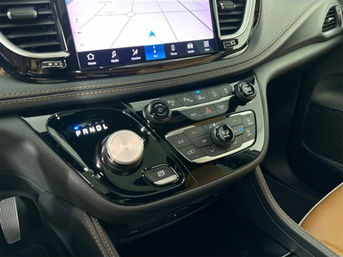 Used 2023 Chrysler Pacifica Pinnacle image 17