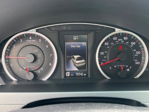 Used 2016 Toyota Camry SE image 9