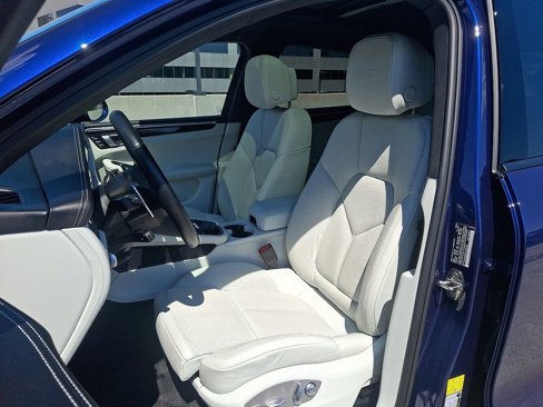 Certified 2024 Porsche Macan Turbo image 15