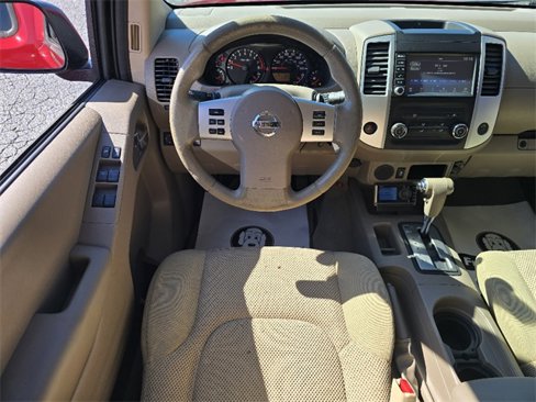 Used 2019 Nissan Frontier SV image 3