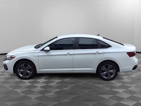 Used 2022 Volkswagen Jetta SE image 4
