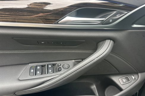 Used 2019 BMW 530e w/ Convenience Package image 11