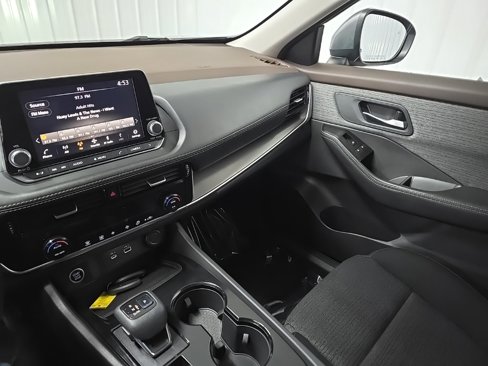 Used 2021 Nissan Rogue SV image 25