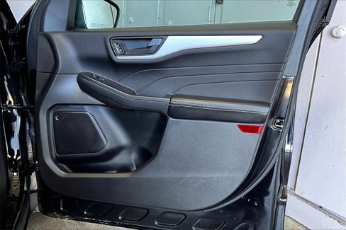 Used 2022 Ford Escape SE w/ Cold Weather Package image 24