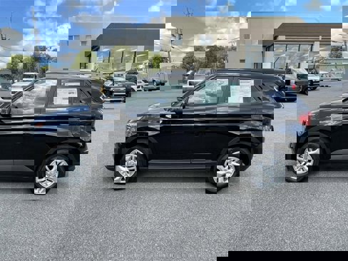 New 2026 Hyundai Venue SE image 2