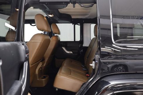 Used 2017 Jeep Wrangler Unlimited Rubicon w/ Connectivity Group image 22