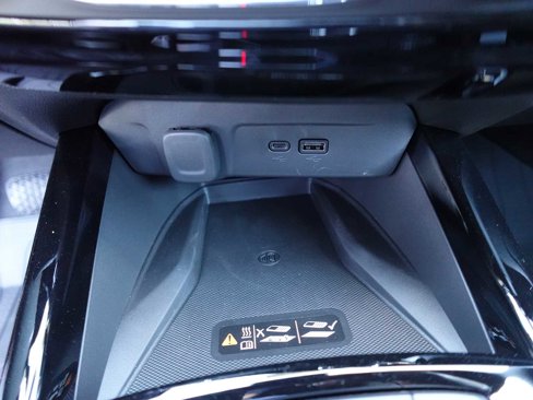 New 2025 Chevrolet Trax RS w/ Sunroof Package image 20