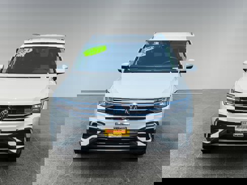 Used 2024 Volkswagen Tiguan SE image 8