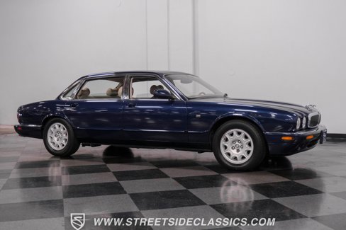 Used 1999 Jaguar XJ8 image 12