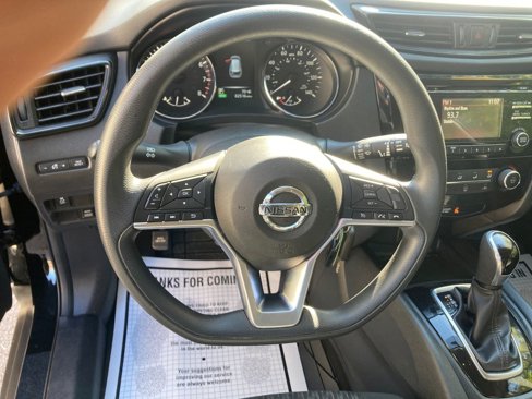 Used 2017 Nissan Rogue S image 18