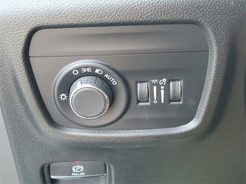 Used 2023 Jeep Grand Cherokee Laredo image 20