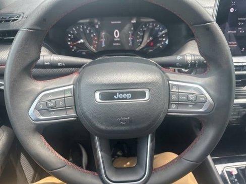Used 2023 Jeep Compass Trailhawk image 7